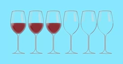 Rätsel: Du darfst nur ein Glas bewegen, sodass volle und leere Gläser sich abwechseln.