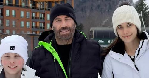 John Travolta fährt mit seinen Kindern an Weihnachten Ski!