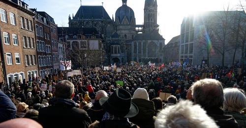 'Nie wieder ist jetzt!': Erneut demonstrieren Abertausende gegen rechte Umtriebe